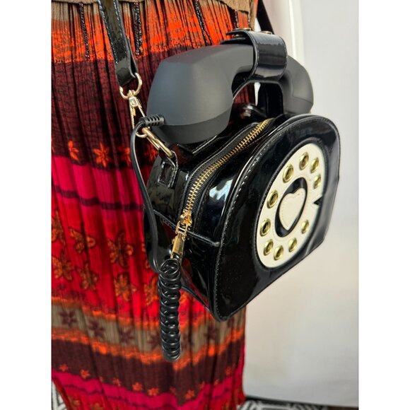 Retro Black & White Telephone Handbag With Heart Dial & Functional Cord - Picture 3 of 16